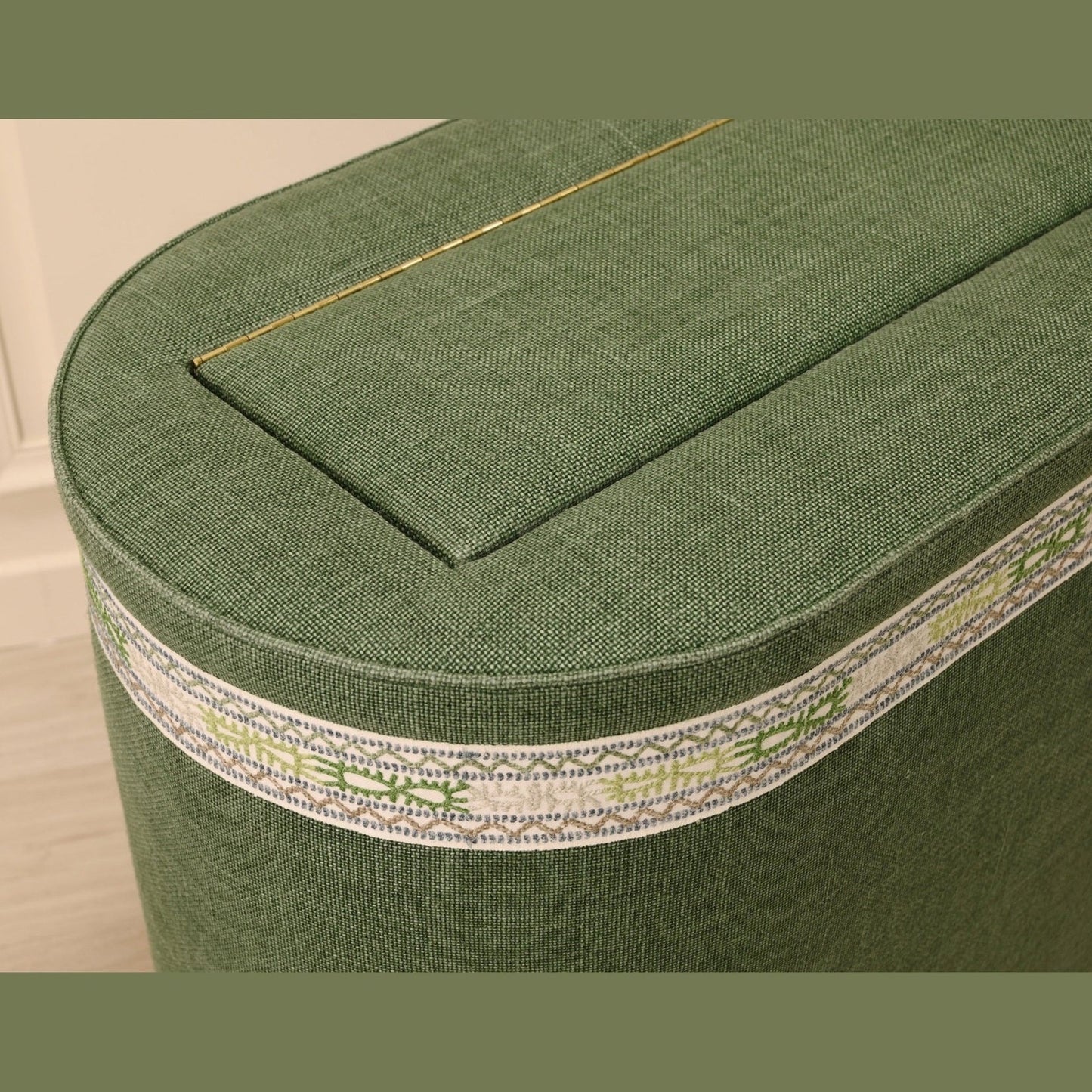 Demi-End TV Ottoman