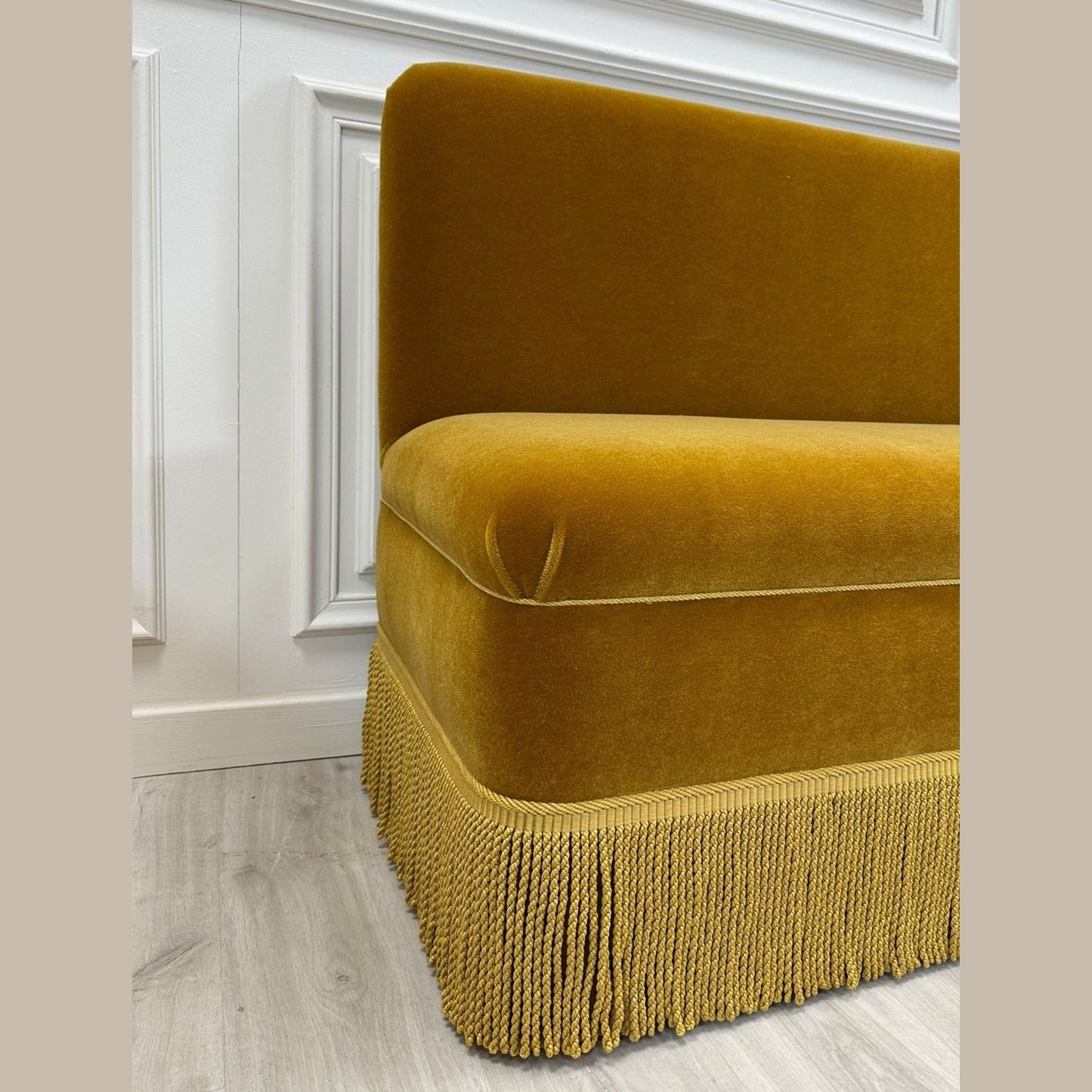 VELVET BANQUETTE