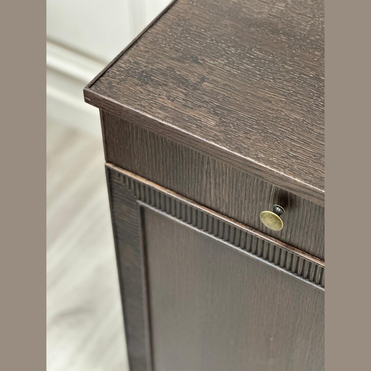 Ribbed SIDEBOARD