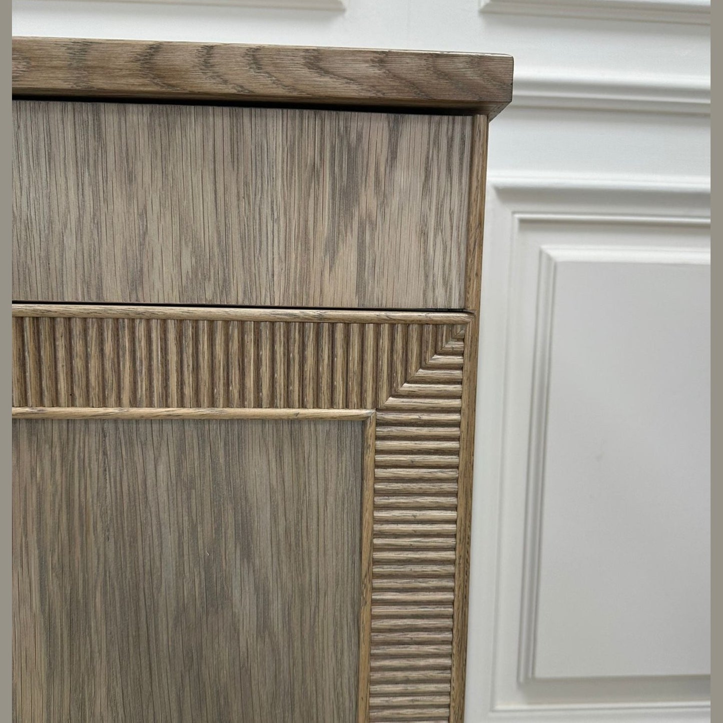 Ribbed SIDEBOARD